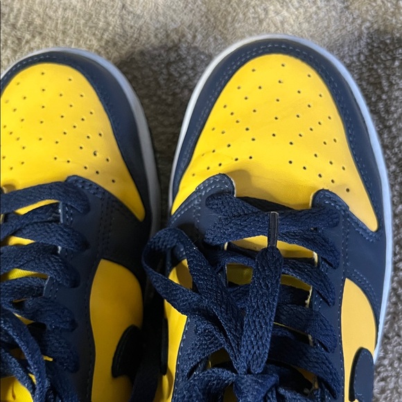 Nike Kids Shoes Yellow and Navy - Picture 8 of 13